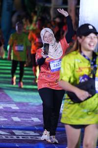 BIB: 3832
                            <button type="button" onclick="openModal(26261799)" class="btn btn-primary btn-sm float-right btn-popup" data-toggle="modal" data-target=".modal-high-quality">
                        <i class="fas fa-shopping-cart"></i> Add to Cart
                    </button>
                                            <button type="button" onclick="isThisMe(26261799, true)" class="btn btn-success btn-sm float-right btn-popup btn-isme hidden" data-toggle="tooltip" data-placement="bottom" title="นี่คือรูปของคุณใช่ไหม คลิกที่นี่เพื่อเอาเข้าอัลบั้ม">
                        <i class="fas fa-plus"></i> Add to album
                    </button>
                    <button type="button" onclick="isThisMe(26261799, false)" class="btn btn-warning btn-sm float-right btn-popup btn-isnotme hidden">
                        <i class="fas fa-ban"></i> Remove from album
                    </button>